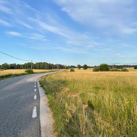 Ett Nytt Fraesch Hus Utanfoer Stockholm Naera Arlanda Βίλα Rosersberg Εξωτερικό φωτογραφία
